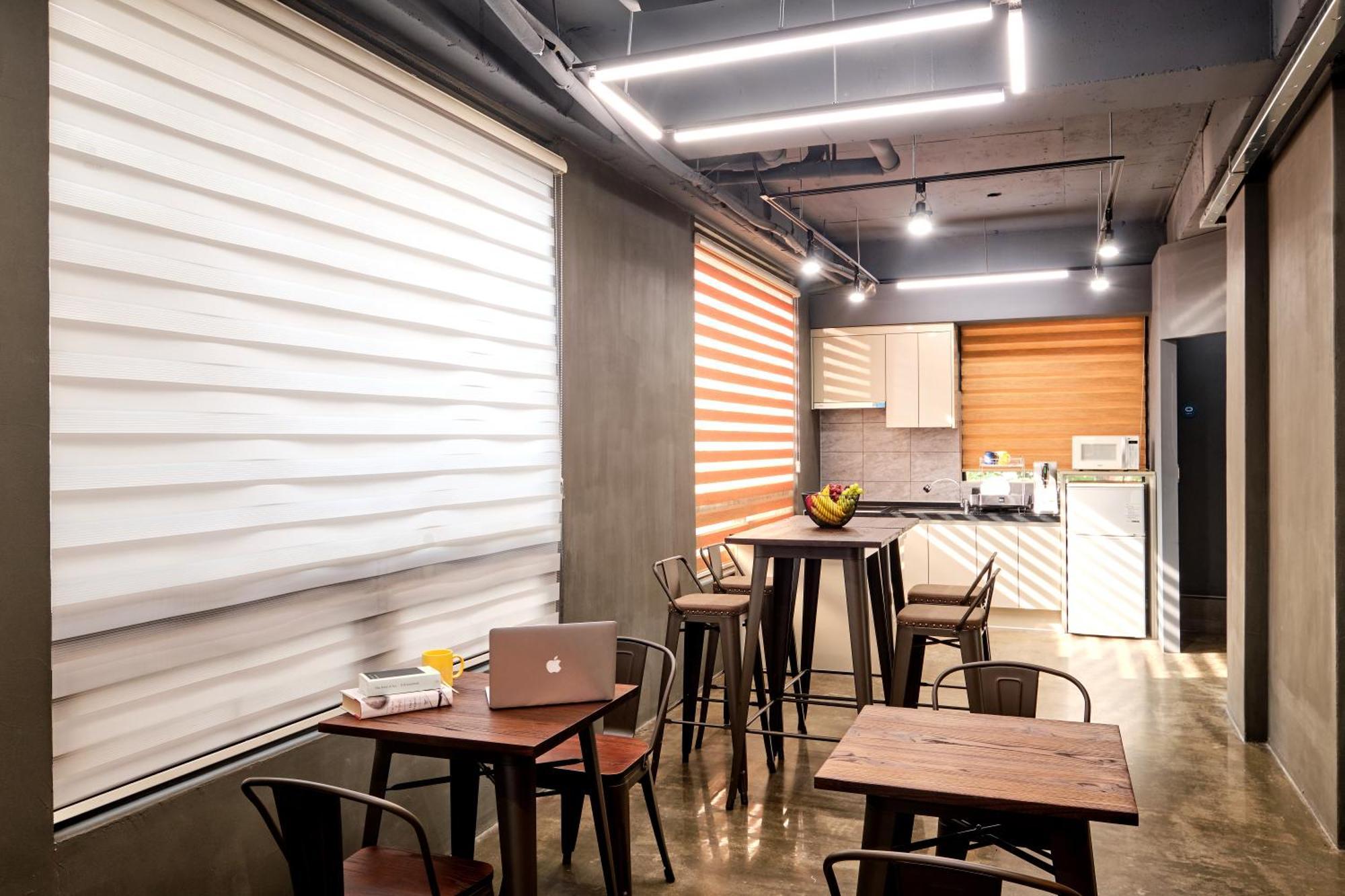 Chason M Hostel โซล ภายนอก รูปภาพ